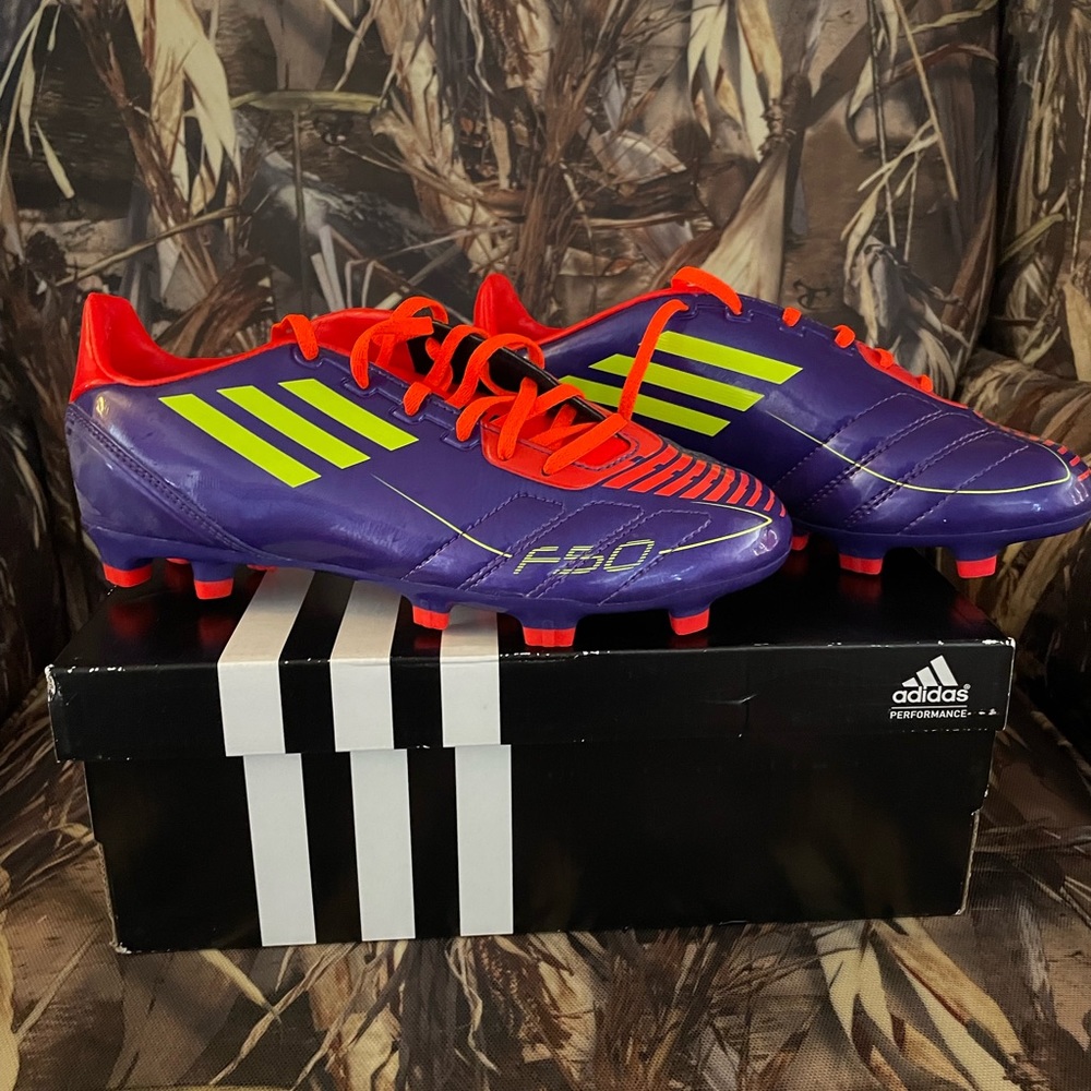 Brand New never worn Kids size 4 Adidas soccer cleats